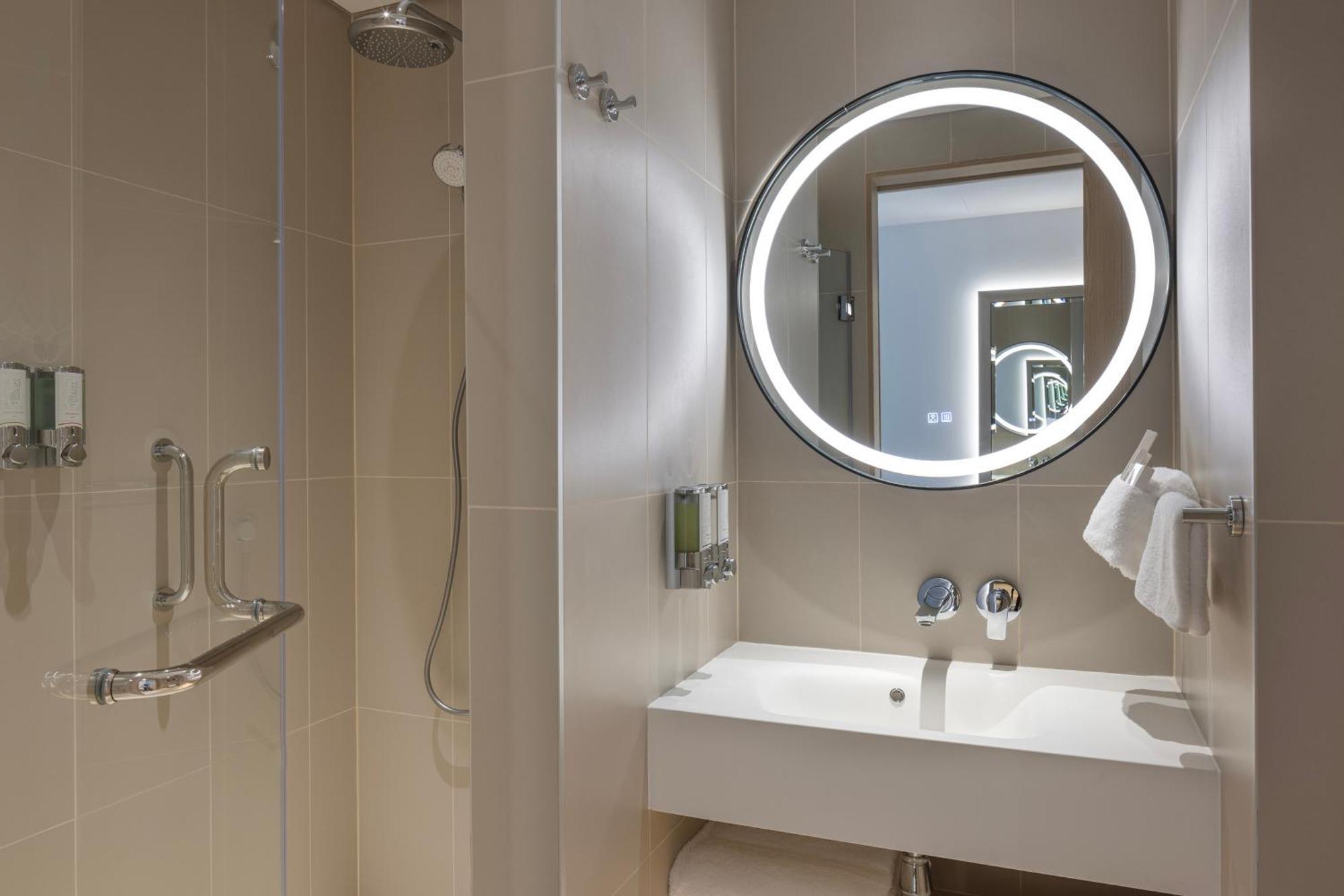 מלון כוויית Hampton By Hilton Kuwait Salmiya מראה חיצוני תמונה